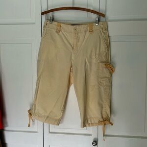 Gloria Vanderbilt Size 10 Yellow Cargo Capris